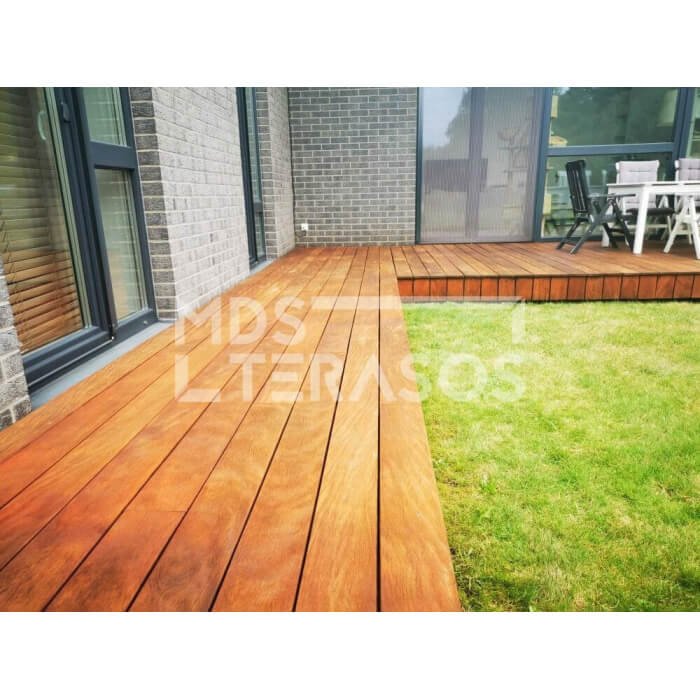 Hardwood patio set - Image 2